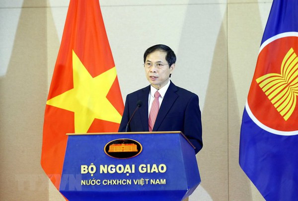 Flag salute ceremony celebrates ASEAN’s 54th founding anniversary in Hanoi ảnh 1