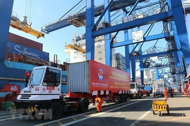 Shortage of containers, high logistics costs hit textile exports ảnh 1