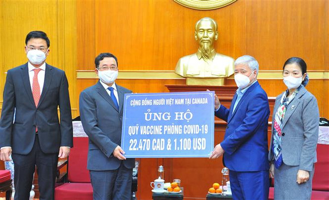 Vietnamese community abroad donates over 3 billion VND to COVID-19 fight at home ảnh 1