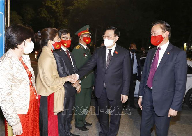 NA Chairman meets Vietnamese community in India ảnh 1 NA Chairman meets Vietnamese community in India ảnh 1