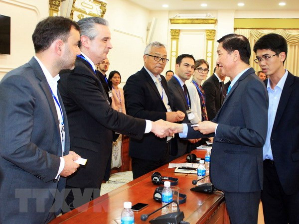 HCM City, French businesses cooperate to develop urban transport ảnh 1