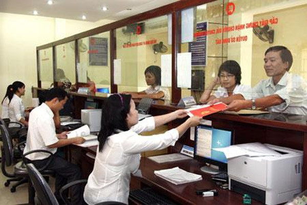 HCM City plans to pilot merit pay for workers ảnh 1