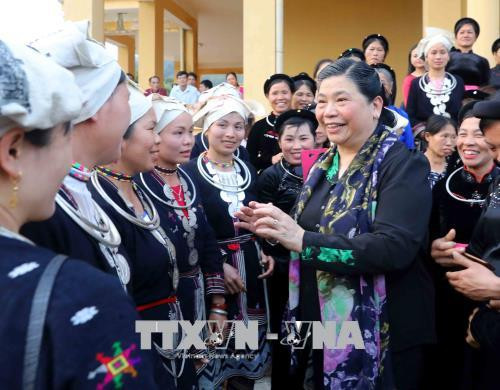 NA leader presents gifts to poor people in Tuyen Quang ảnh 1
