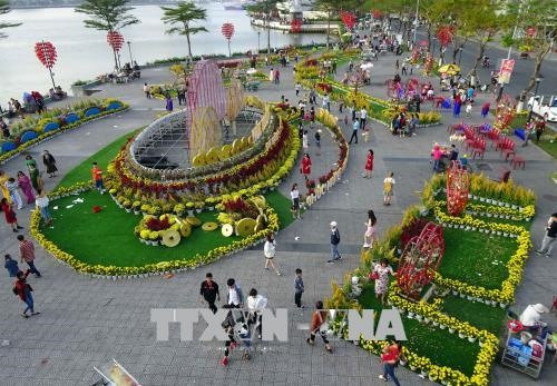 Da Nang City hosts slew of festive events ảnh 1