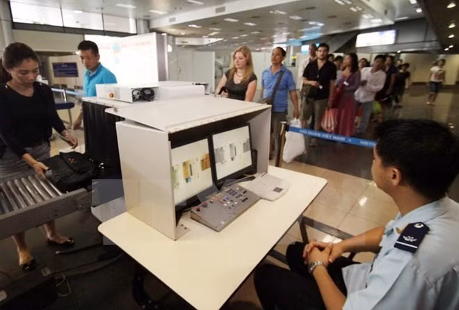 Aviation authority orders evaluation of security work at airports ảnh 1