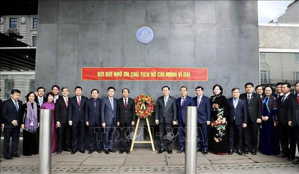 NA Chairman meets Vietnam-UK Network leader in London ảnh 1 NA Chairman meets Vietnam-UK Network leader in London ảnh 1