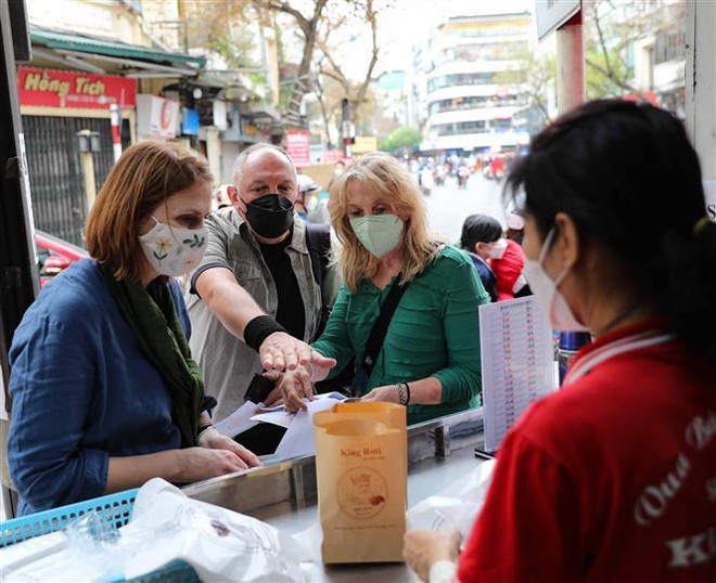 Foreign arrivals to Vietnam surge in March ảnh 2