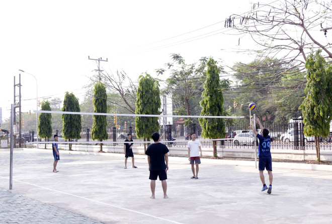 Vietnamese students in Laos stay calm amid COVID-19 pandemic ảnh 1