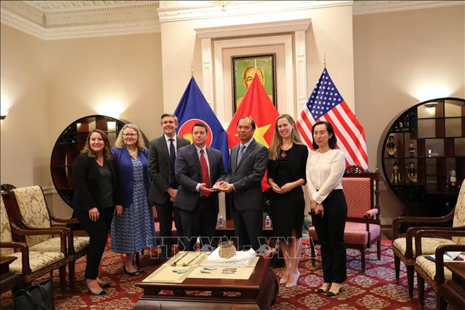 FBI hands over illegally-acquired cultural artefacts to Vietnam ảnh 1 FBI hands over illegally-acquired cultural artefacts to Vietnam ảnh 1