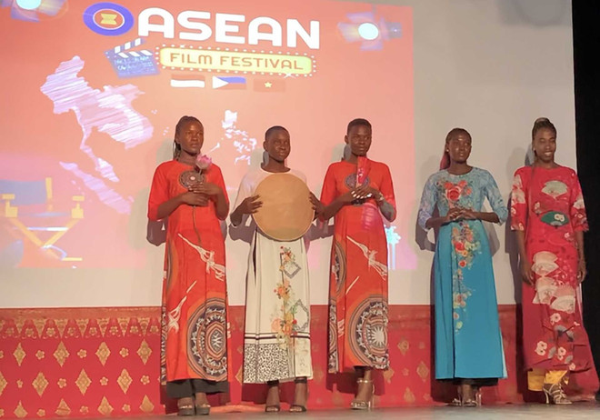 Cultural exchanges held to mark ASEAN’s 55th founding anniversary ảnh 1