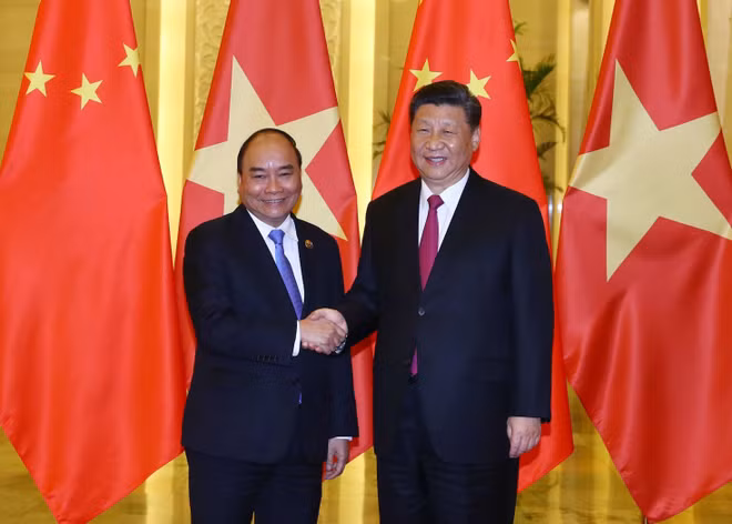 PM Phuc meets Chinese Party chief and President Xi Jinping in Beijing ảnh 1