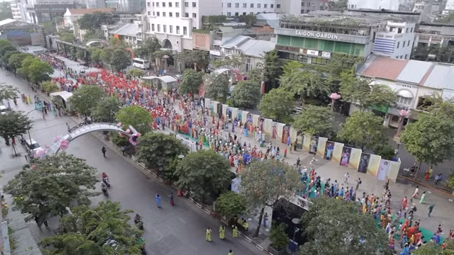 HCM City to ban vehicles from city centre roads during holidays ảnh 1
