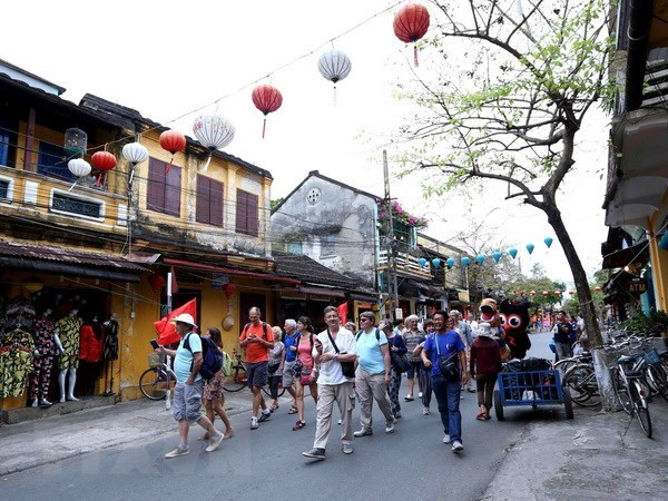 Vietnam welcomes over 5.96 million foreign tourists in four months ảnh 1 Vietnam welcomes over 5.96 million foreign tourists in four months ảnh 1