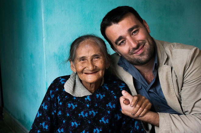 Photo of old Vietnamese woman sold for 30,000 USD ảnh 1