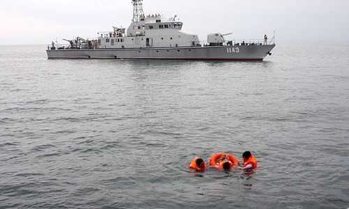 Vietnamese, Cambodian navies conduct joint patrol ảnh 1 Vietnamese, Cambodian navies conduct joint patrol ảnh 1