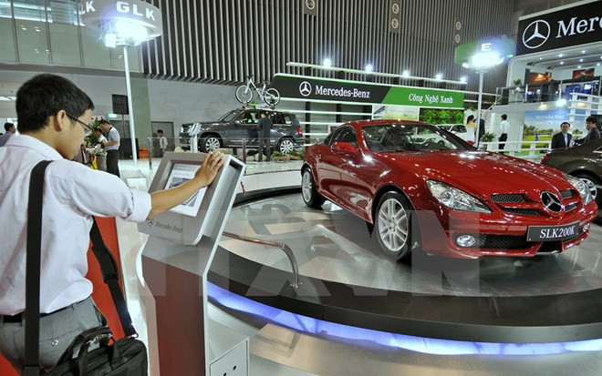Car sales tumble almost 40 percent in January ảnh 1