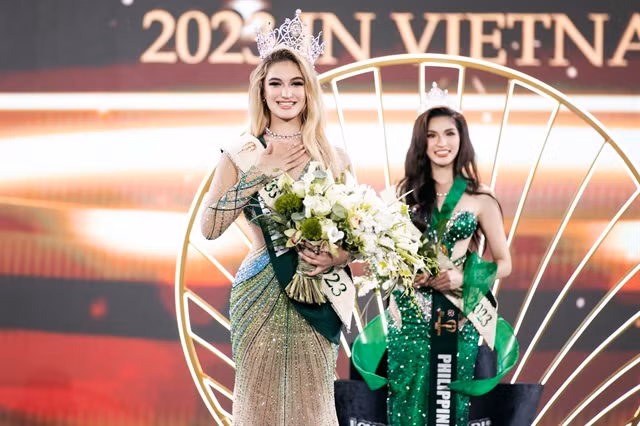 Miss Earth crowned in Vietnamese design ảnh 1