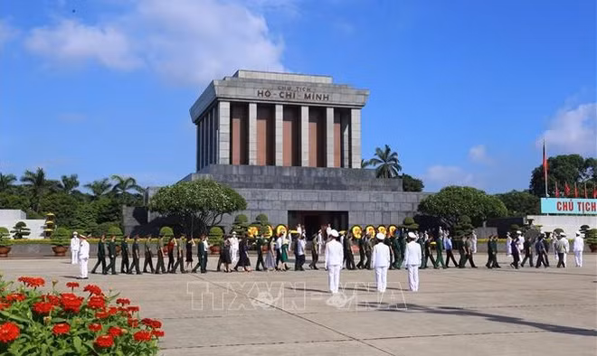 Over 2.2 million Vietnamese, foreigners pay tribute to late President in 2023 ảnh 1