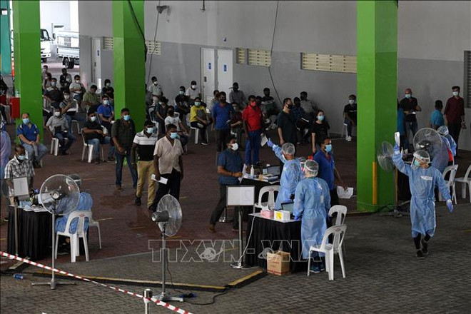 Singapore recommends people maintain COVID-19 booster shots ảnh 1