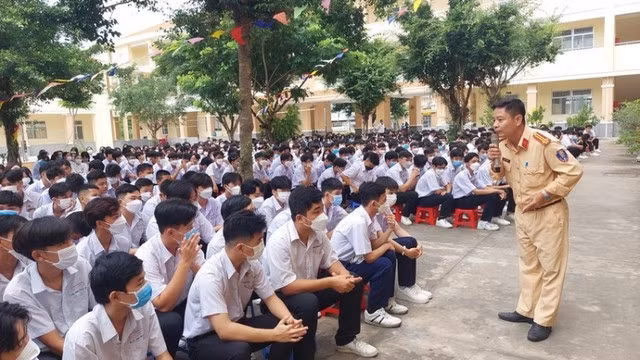 PM orders drastic measures to ensure traffic safety for students ảnh 2