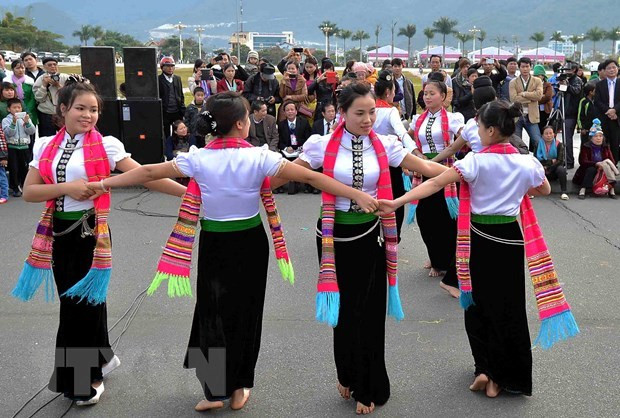 Efforts to preserve and develop “Xoe Thai” unique dance ảnh 1