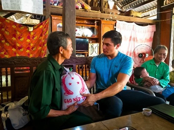 American teacher inspires hope for better life in Vietnam ảnh 1