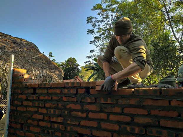 American teacher inspires hope for better life in Vietnam ảnh 2