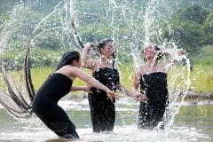 Custom of stream bathing in Vietnam's Northwest region