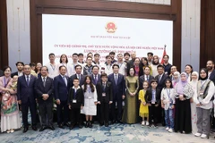 State President meets with Vietnamese community in Egypt