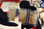 Eligible banks and enterprises will soon be permitted to import raw gold and produce bullion. (Photo: VNA)