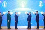Prime Minister Pham Minh Chinh (third from right) and officials launch the Ministry of Construction’s new information technology systems at the conference on December 21. (Photo: VNA)
