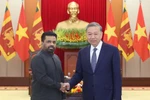 General Secretary of the Communist Party of Vietnam Central Committee To Lam (right) receives Sri Lankan President Anura Kumara Dissanayaka on May 4. (Photo: VNA)