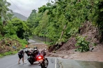 A landslide triggered by Typhoon Bualoi in Leyte province of the Philippines on September 26, 2025. (Photo: Xinhua/VNA)