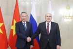 Party General Secretary To Lam (left) meets with Russian Prime Minister Mikhail Mishustin in Moscow on May 8. (Photo: VNA)