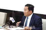 Khieu Kola, Assistant to the President of the Cambodian Club of Journalists (CCJ) and a producer, presenter, and senior editor at CNC, in an interview granted to the VNA. (Photo: VNA)