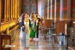 Foreign visitors to Wat Pho Pagoda in Bangkok, Thailand (Photo: Xinhua/VNA)