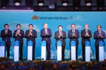 Party General Secretary To Lam (fourth from left) and officials at the launch of the Hanoi – Moscow direct flight on May 9. (Photo: VNA)