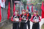 Ha Nhi ethnic people in Sin Thau commune, the northern mountainous province of Dien Bien, come to the polling station on March 15. (Photo: VNA)