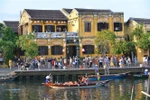 Hoi An Ancient Town draws large crowds of tourists. (Photo: VNA)