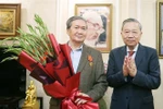 Party General Secretary To Lam (right) presents the Ho Chi Minh Order to Dinh The Huynh, former Politburo member and former permanent member of the Secretariat of the 12th Party Central Committee, on January 23. (Photo: VNA)