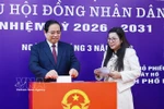 Prime Minister Pham Minh Chinh and his spouse cast ballots at Polling Station No. 21 in Tay Ho ward, Hanoi, on March 15 morning. (Photo: VNA)