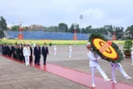 A delegation of incumbent and former Party and State leaders, together with representatives of ministries and agencies, pay tribute to President Ho Chi Minh at his mausoleum in Hanoi on August 17. (Photo: VNA)