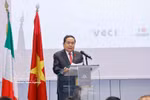 Chairman of the National Assembly Tran Thanh Man speaks at the policy dialogue (Photo: VNA)