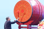 Party General Secretary To Lam beats the drum to open new school year 2025–2026. (Photo: VNA)