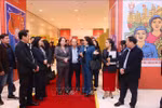 Deputy General Director of the Vietnam News Agency (VNA) Nguyen Thi Su introduces the VNA photo exhibition area at the 11th National Patriotic Emulation Congress to Vice State President Vo Thi Anh Xuan. (Photo: VNA)