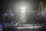At 2:00 a.m. on July 20, rescue teams begin pumping water out of the capsized tourist boat before towing it ashore. (Photo: VNA)