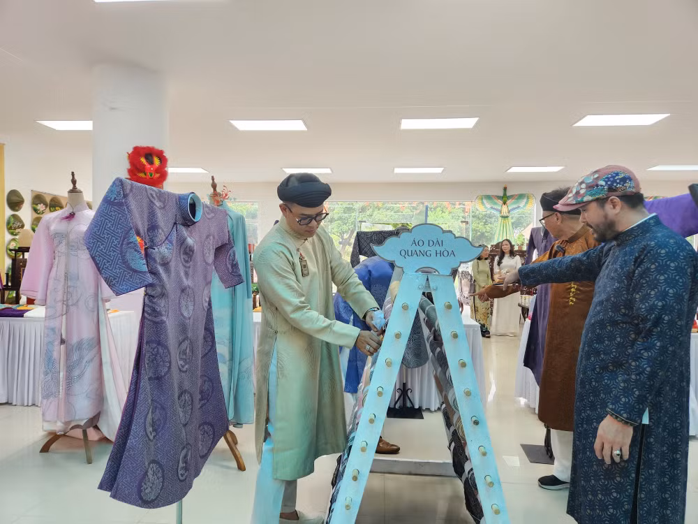 Ao dai 2.jpg