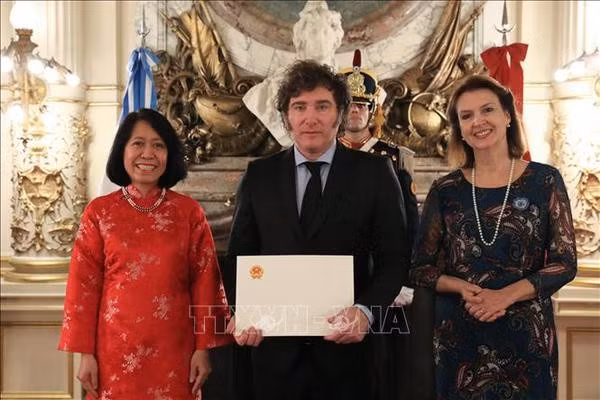 dai-su-viet-nam-tai-argentina-.jpg