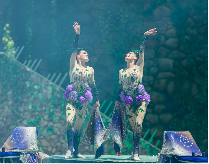 Кішкентай қызы сиқырды сорады