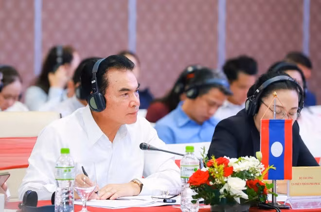 Vietnam Laos bilateral cooperation review 2.jpg